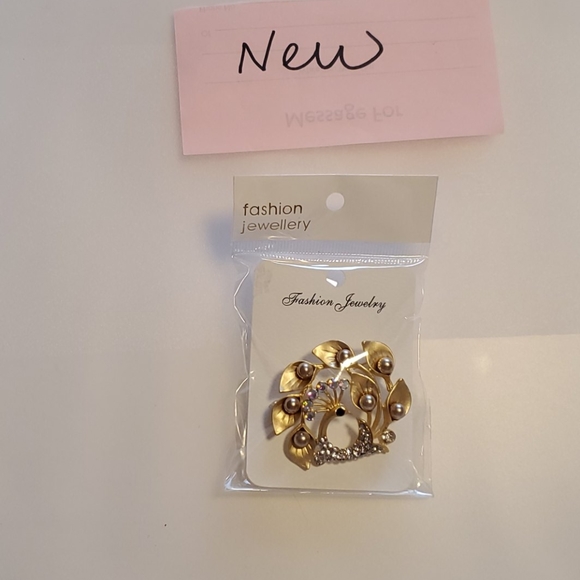 @new@ brooch - Picture 1 of 3